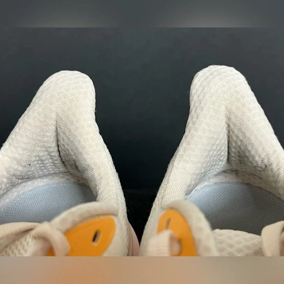 Hoka Women's Clifton 9 Lace Up Athletic Shoes Vanilla/Astral SIZE 10 D WIDE - Picture 12 of 12